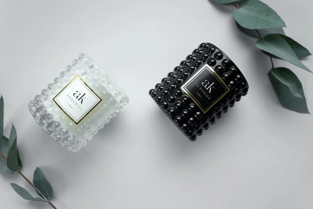 dos botella de perfume, desarrollo de marca personal con ontomarketing aplicado ¿Cómo Crear una Marca Personal en Guatemala?